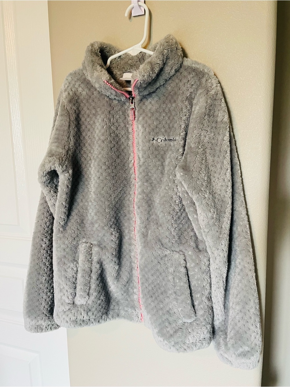 Columbia Big Girls' Fuzzy Grey Jacket.